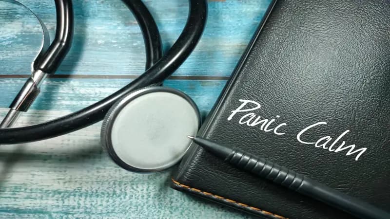 Médico identificando erros no cálculo do Fator R