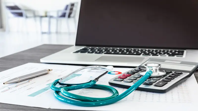 Lucro Presumido para Clínica Médica: Vale a Pena em 2026? · PleniHub