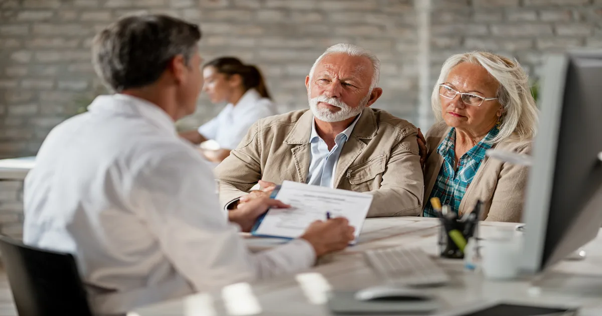 Médico PJ planejando previdência social e INSS em 2026